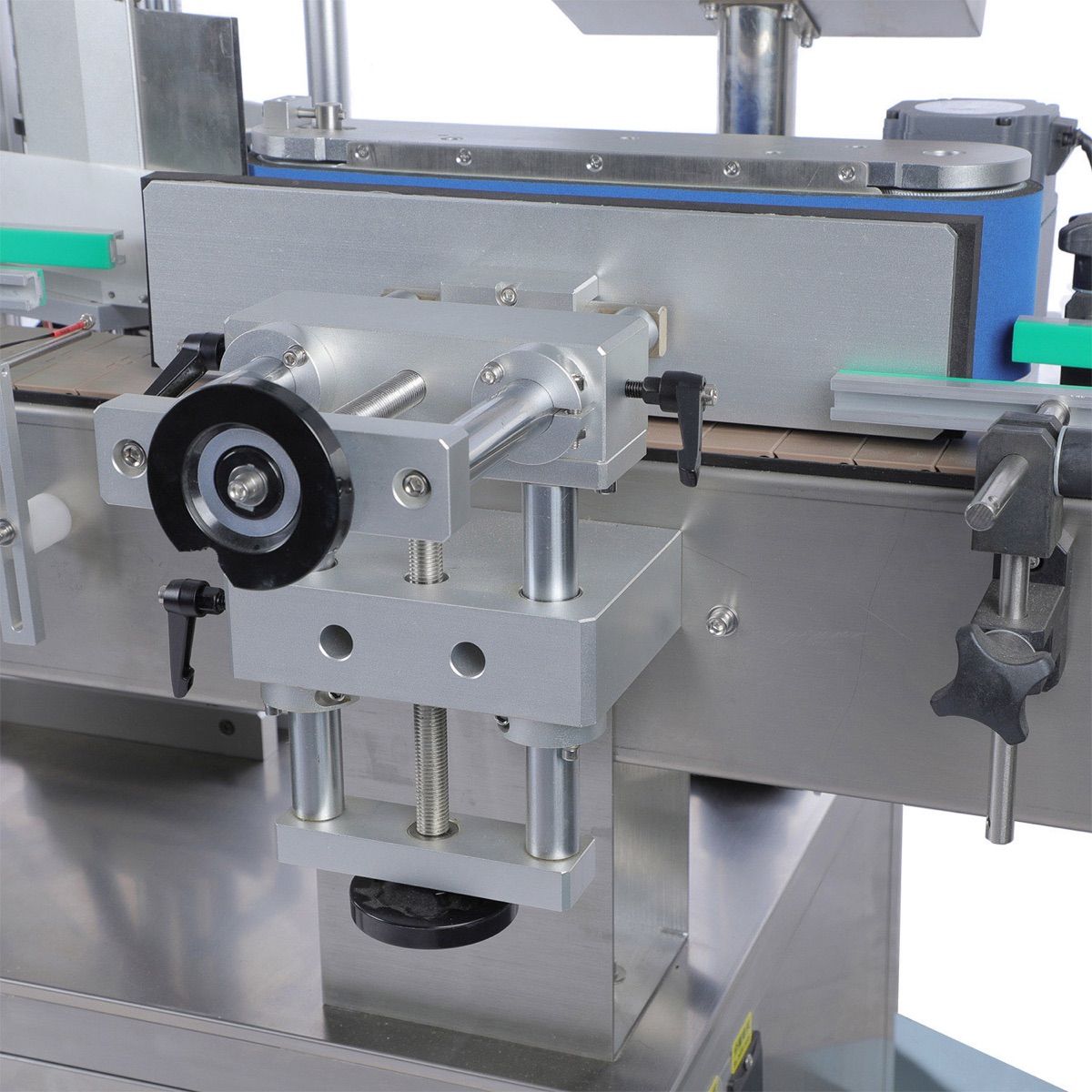 Automatic Bottle-Rolling Labeling Machine view 2