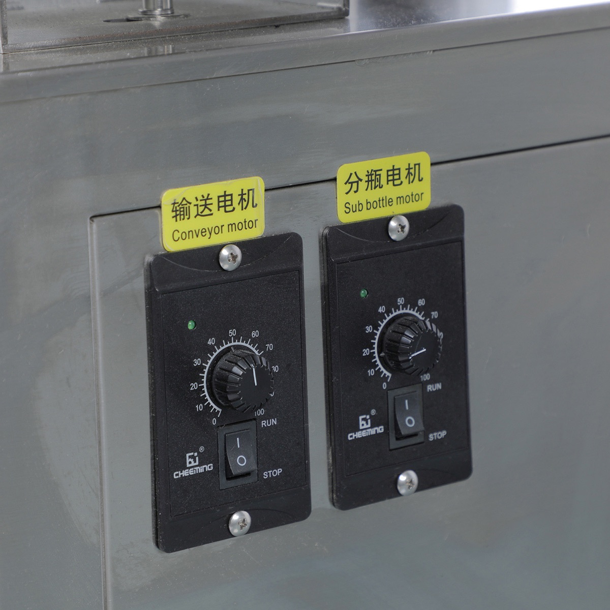 Automatic Bottle-Rolling Labeling Machine view 4